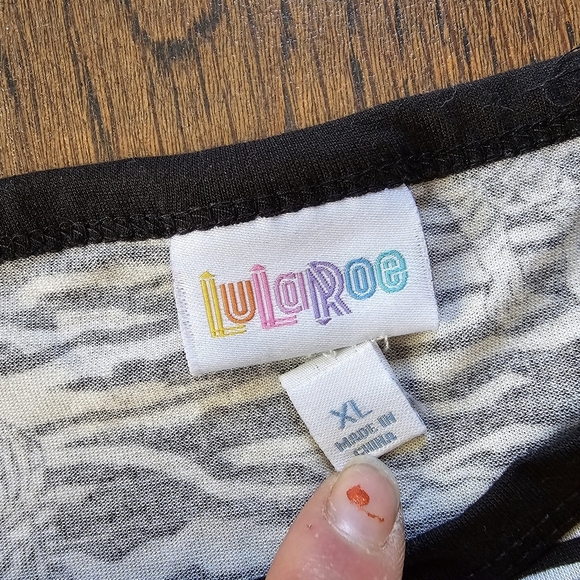 LuLaRoe Randy Black White Zebra Tiger Raglan Sleeve Top Size Women's XL - Picture 9 of 10